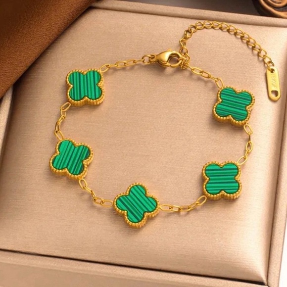 Jewelry - Gold and Green Clover Bracelet